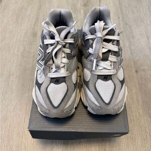 New Balance 9060 Kids' Sneakers in Gray and White Sz 12c